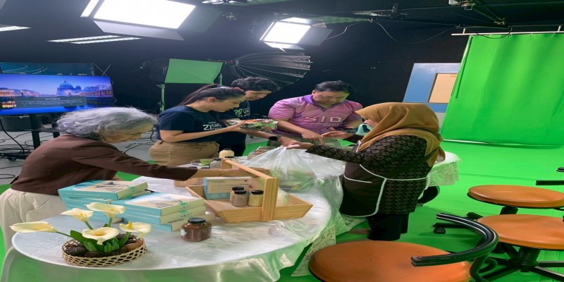 “ช๊อปสนุกทุกนาที EcoTive Flash Live” EP.2 (Theme กินดี – ของกินดีจากชุมชน)